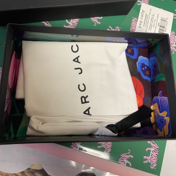 Marc by Marc Jacobs Disney Alice in Wonderland Wristlet Clutch NWT Purple Floral